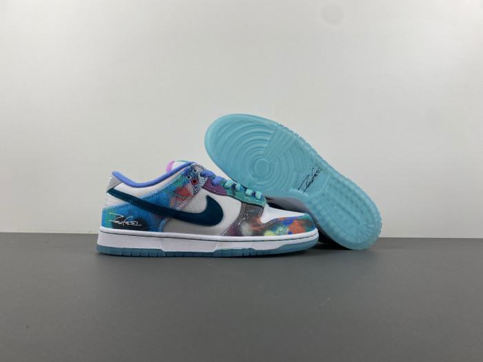 futura laboratories x nike dunk low sb