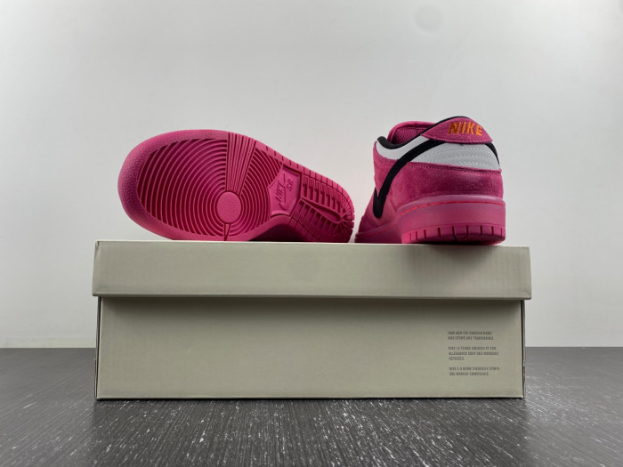 the powerpuff girls x nike sb dunk low “buttercup” fz8319-600