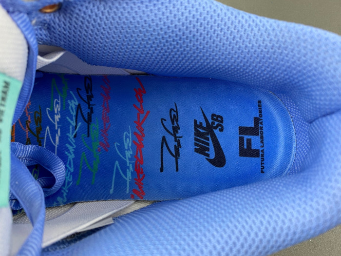 futura laboratories x nike dunk low sb