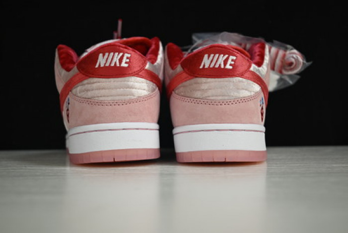 nike dunk sb low strangelove skateboards ct2552-800