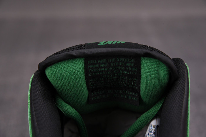 nike sb dunk low “classic green” bq6817-302