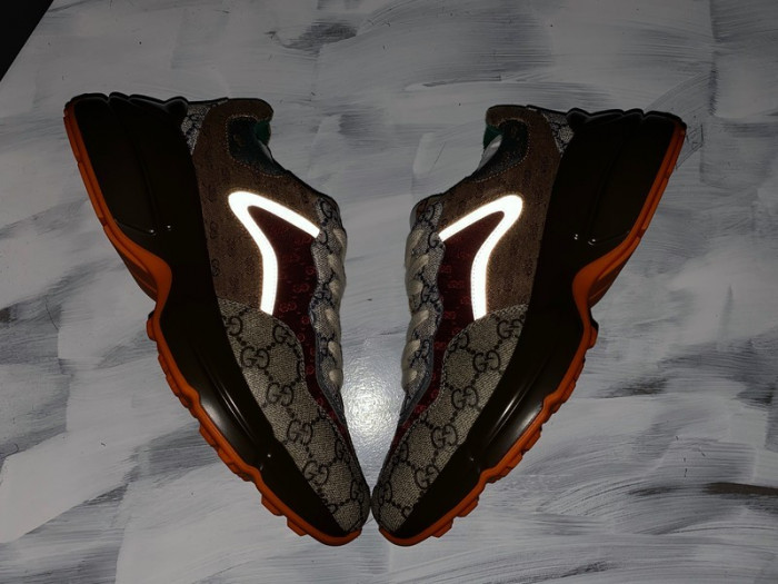 G*u*i* rhyton sneaker