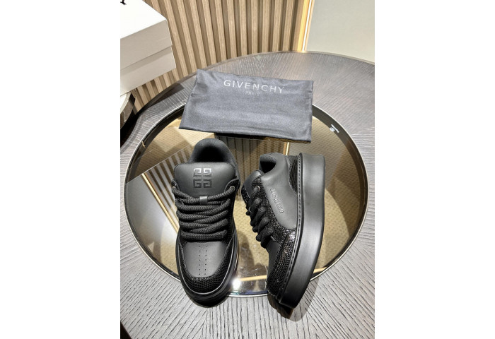 Givenchy Sneakers 660017
