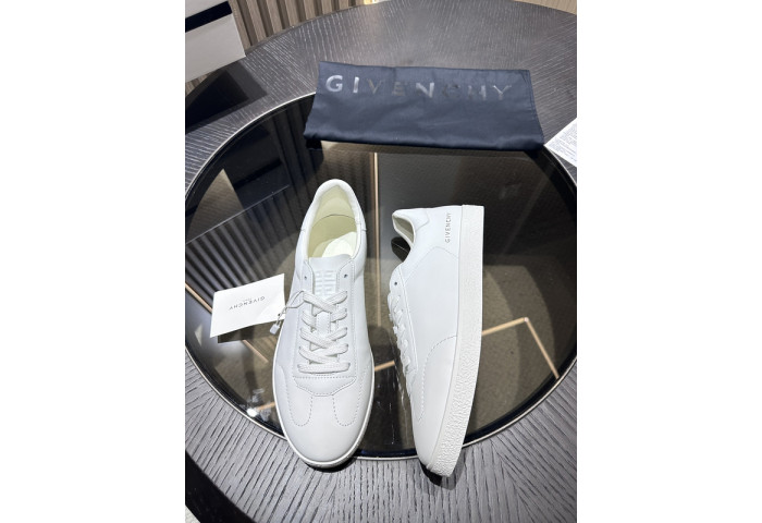 Givenchy Sneakers 660043