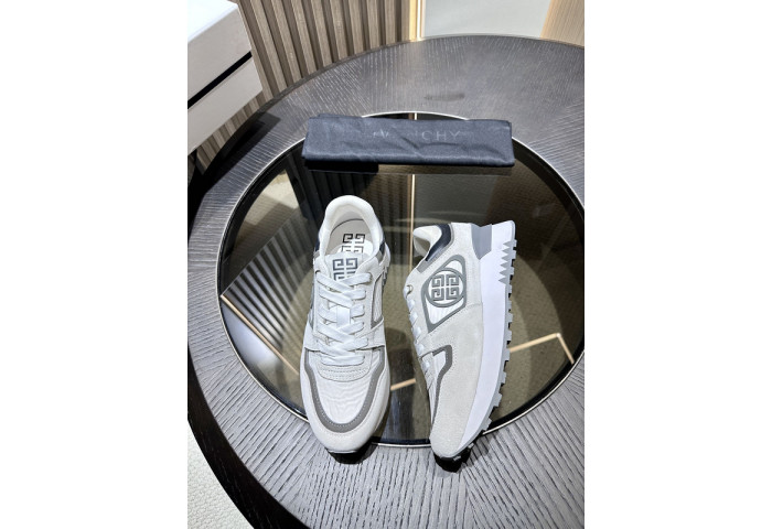 Givenchy Sneakers 660031