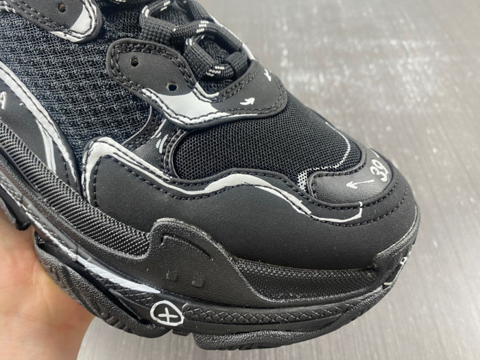 Balenciaga TRIPLE S SNEAKER 8000099