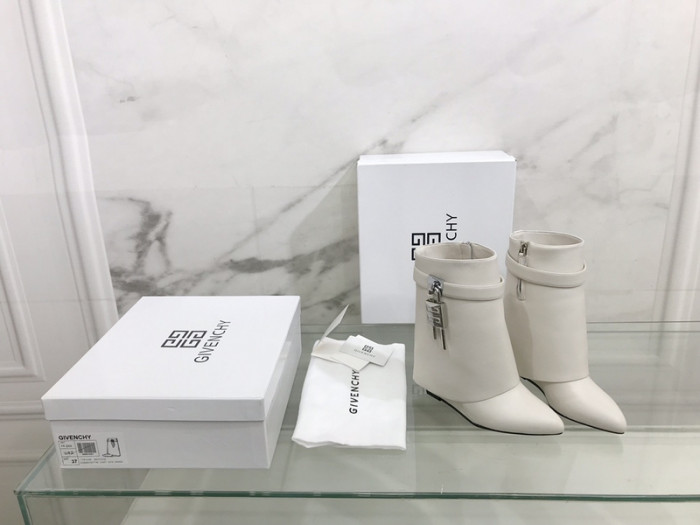 Givenchy Boots 660015