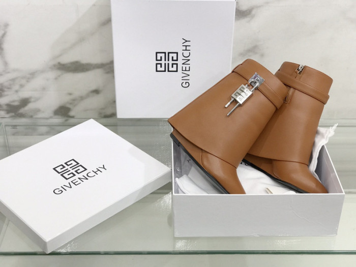 Givenchy Boots 660016
