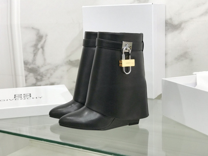 Givenchy Boots 660010