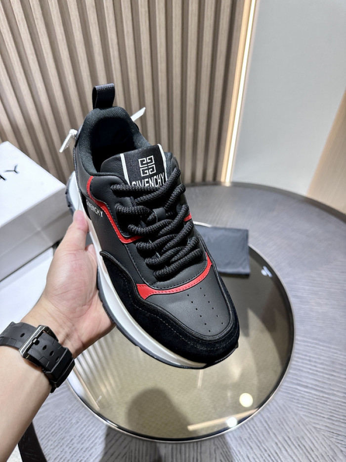 Givenchy Sneakers 660058
