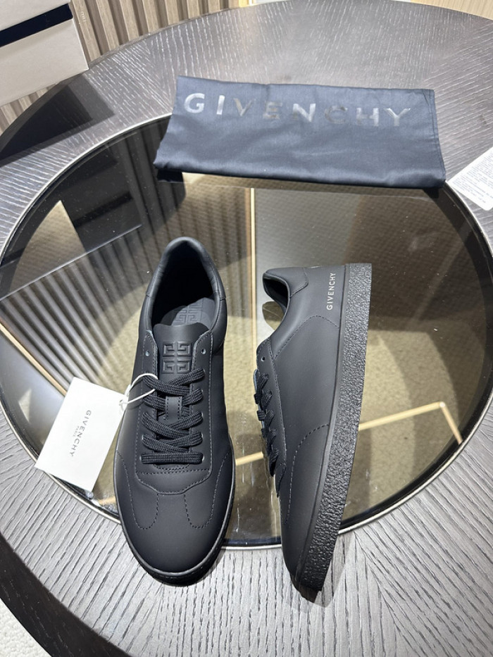 Givenchy Sneakers 660044