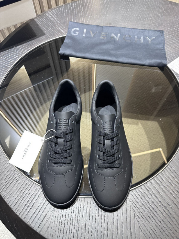 Givenchy Sneakers 660044