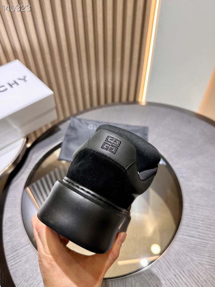 Givenchy Sneakers 660018