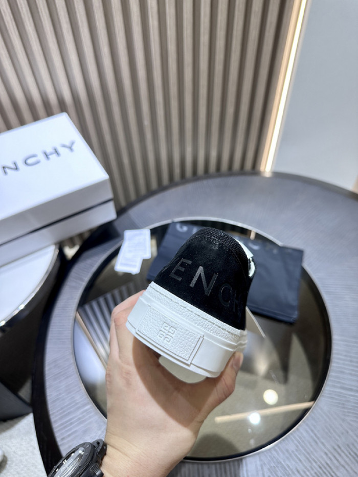 Givenchy Sneakers 660049