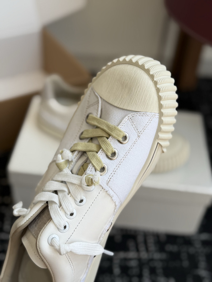 Ma1s0n Marg*e1a CALFSKIN S57WS0421