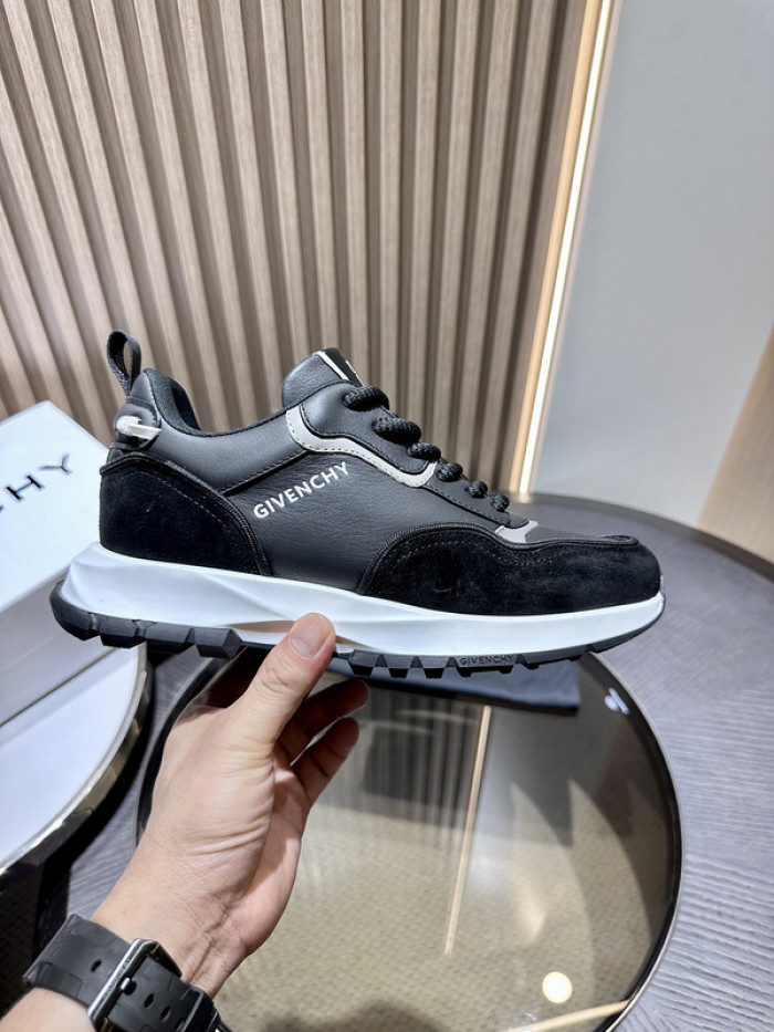 Givenchy Sneakers 660057