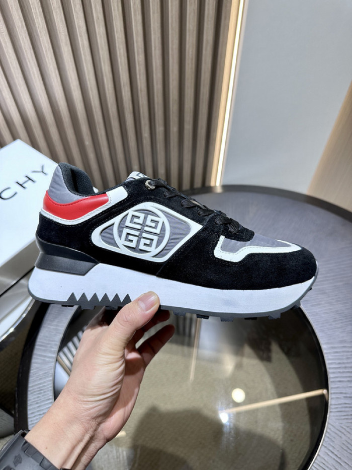 Givenchy Sneakers 660038