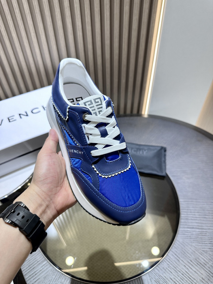 Givenchy Sneakers 660055