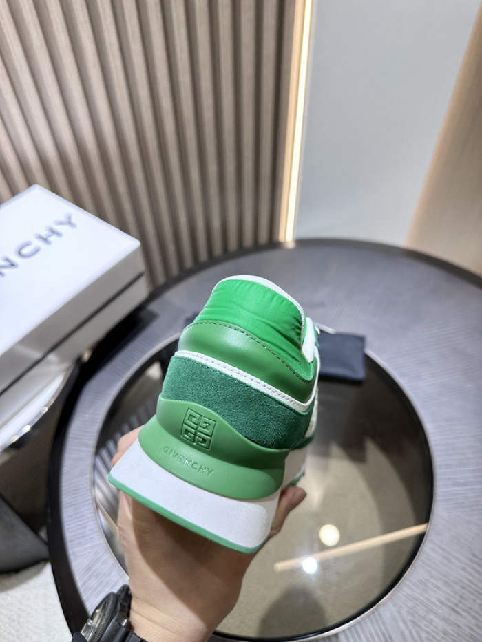 Givenchy Sneakers 660033