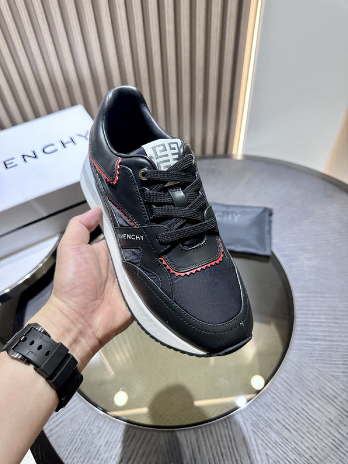 Givenchy Sneakers 660053