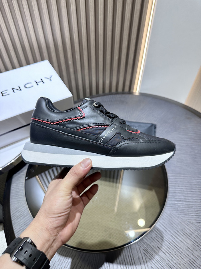 Givenchy Sneakers 660053