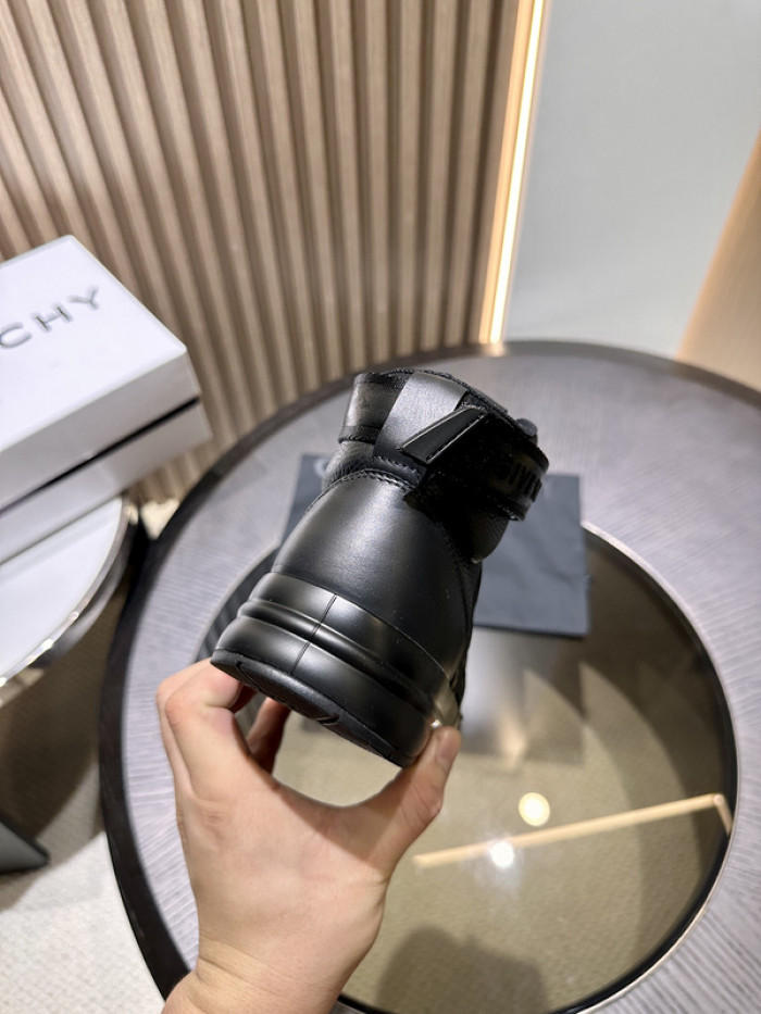 Givenchy Sneakers 660024