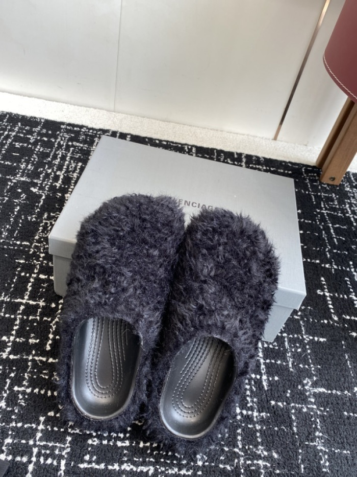 Balenciag* Sandal BS113