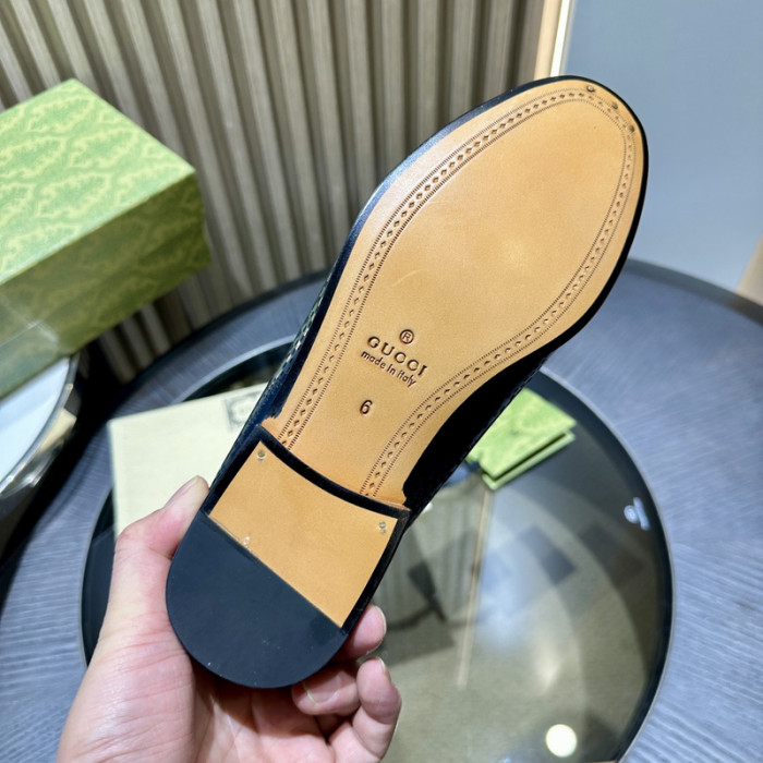 G*u*i* loafers gc185