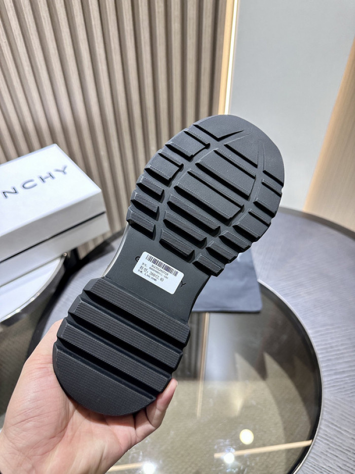Givenchy Sneakers 660041