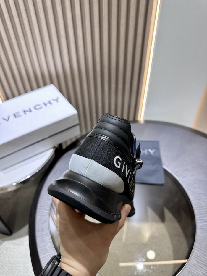 Givenchy Sneakers 660041